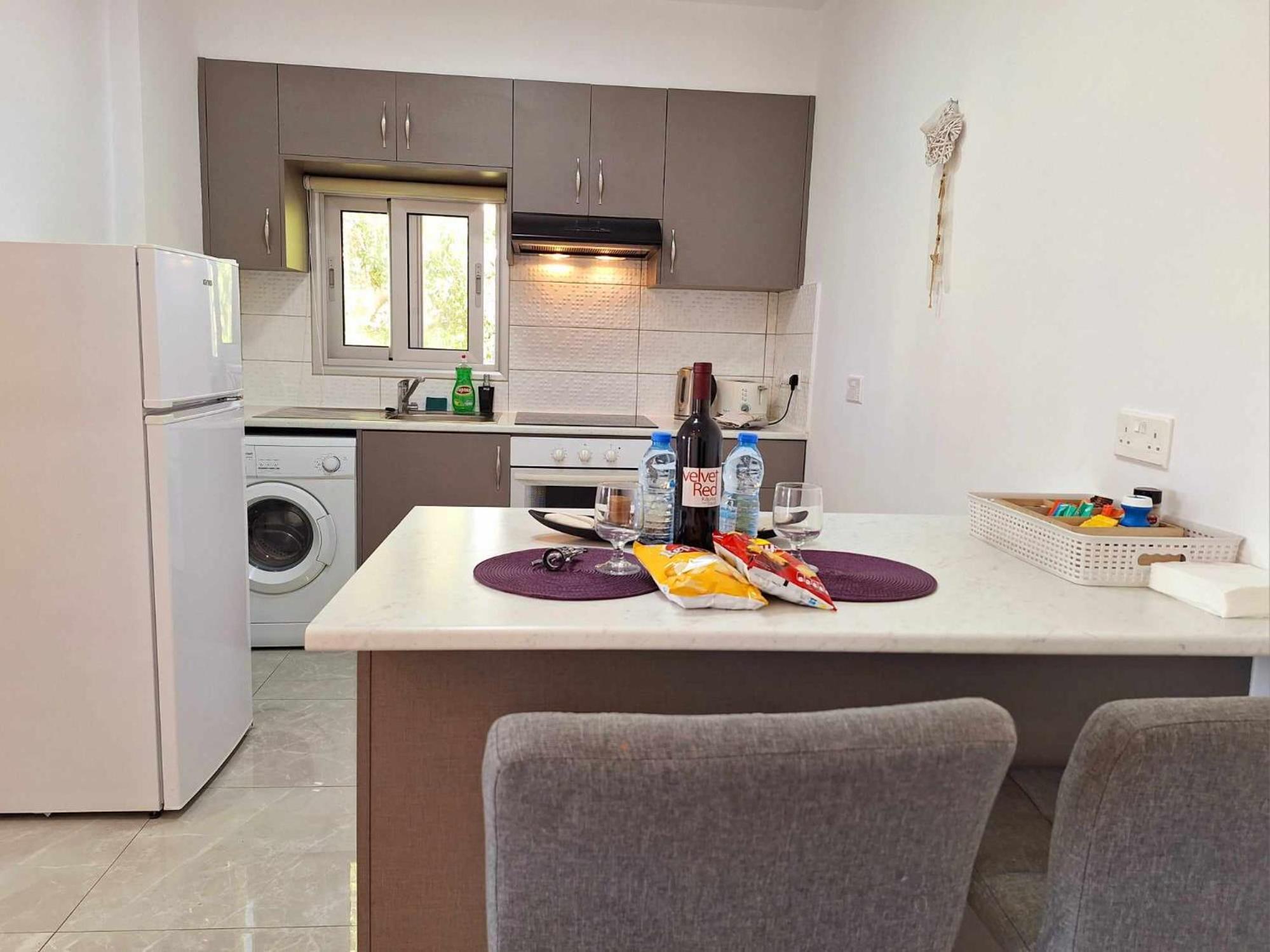 Charming Holiday Retreat Kato Paphos Apt 400M To The Beach Екстериор снимка